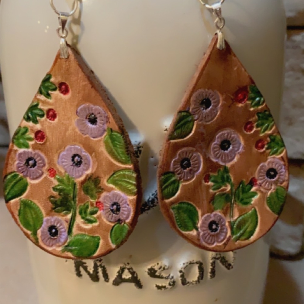 🌸Genuine Leather handtooled & carved earrings 🌸